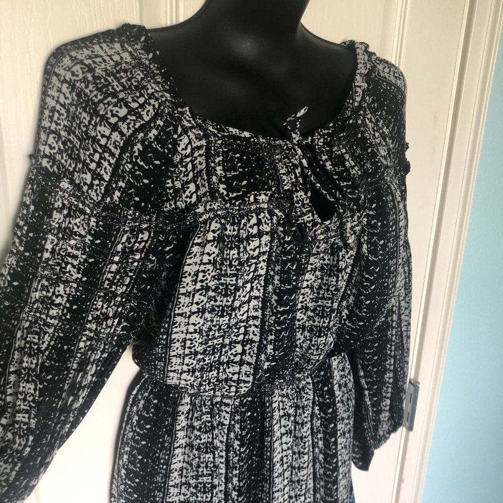 🌺3 for $25🌺 Max Studio - Black and Cream Dress - Picture 3 of 6